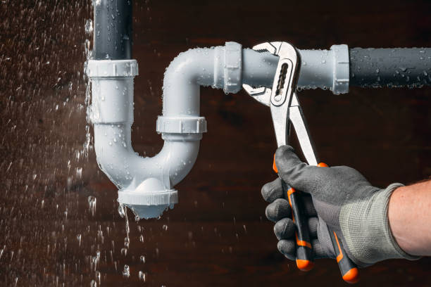 Professional Emergency Plumber technician working in New Castle, NH